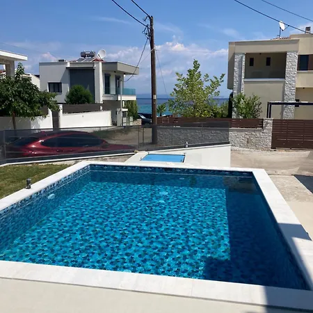 Villa Luka Polychrono