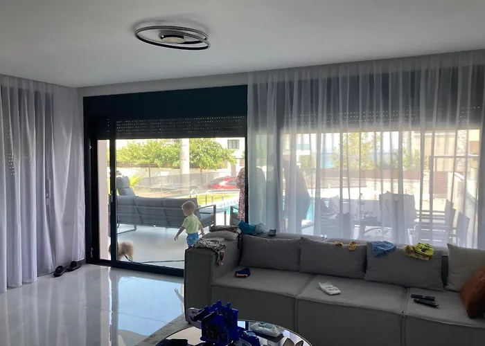 Luka Villa Políhrono